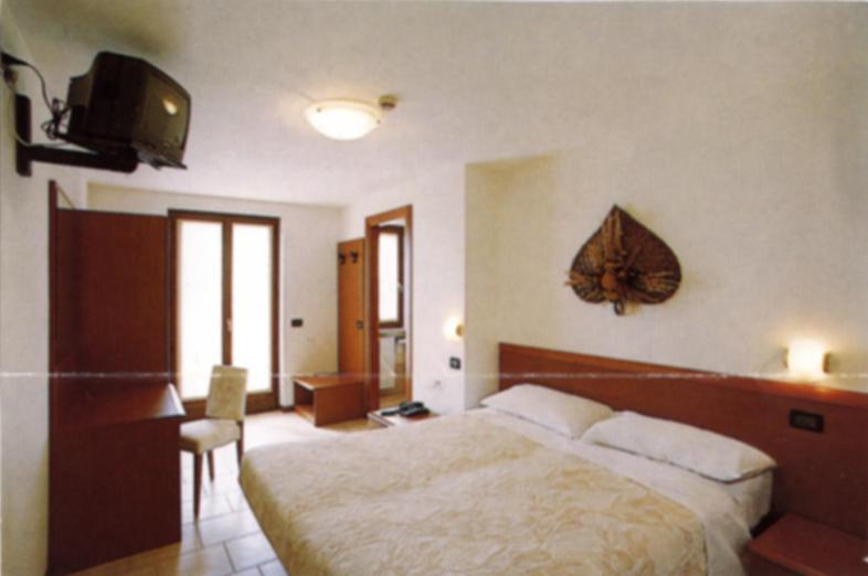 Hotel Scandola Bosco Chiesanuova Room photo