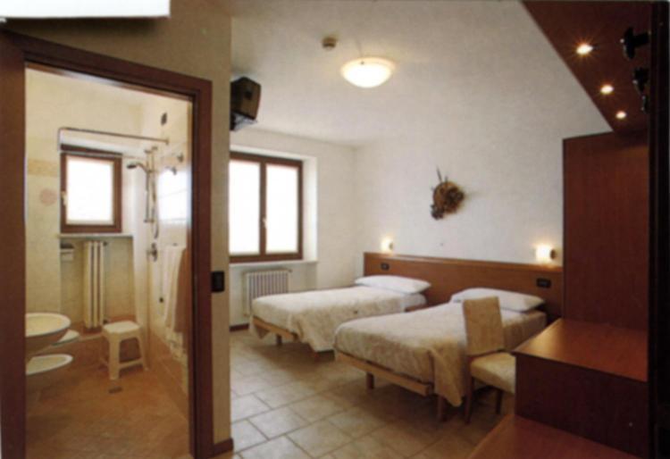 Hotel Scandola Bosco Chiesanuova Room photo
